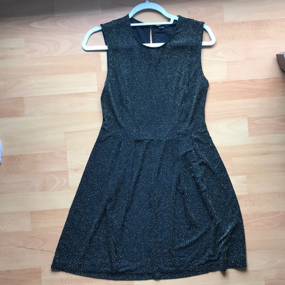 NWT Black & subtle gold dress - Dynamite - size M - Picture 2 of 11